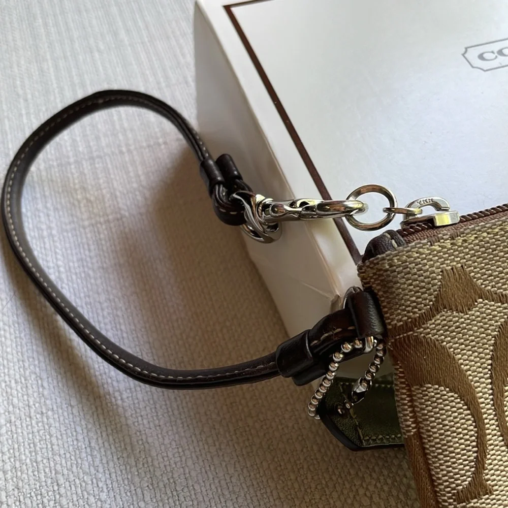 Coach signature canvas logo wristlet with gift box